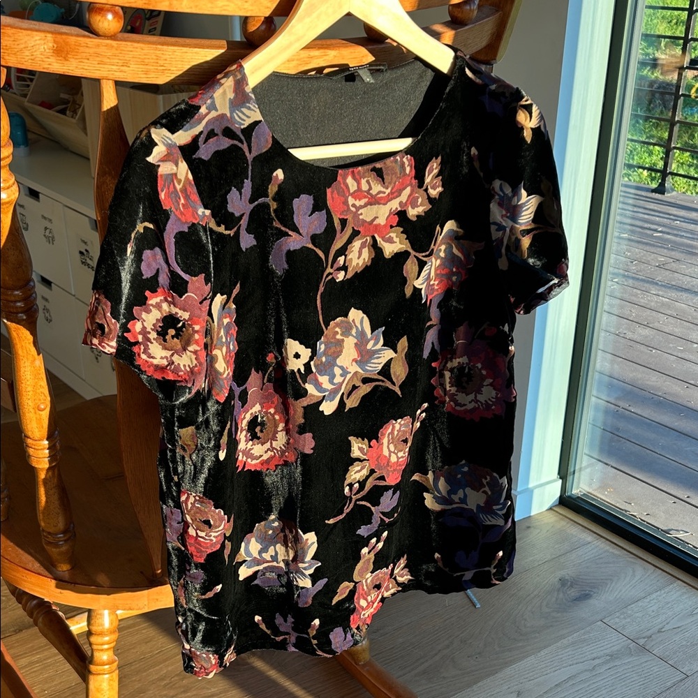 Vero Moda Black Floral Velvet Blouse